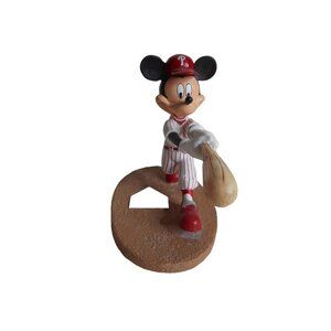 Disney Mickey & Friends Philadelphia Phillies Mickey Mouse Home Run Hero Figurin